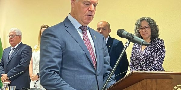 Alpidio Armas en la toma de posesión como consejero del Cabildo de El Hierro