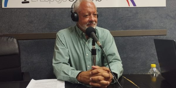 Javier Puga en los estudios de El Espejo Canario