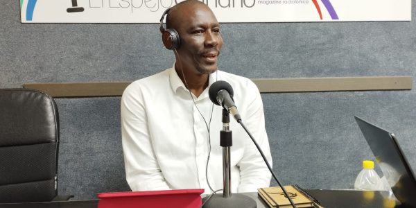 Luc André Diouf en los estudios de El Espejo Canario