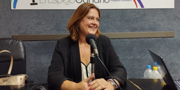 beatriz Calzada en los estudios de El Espejo Canario
