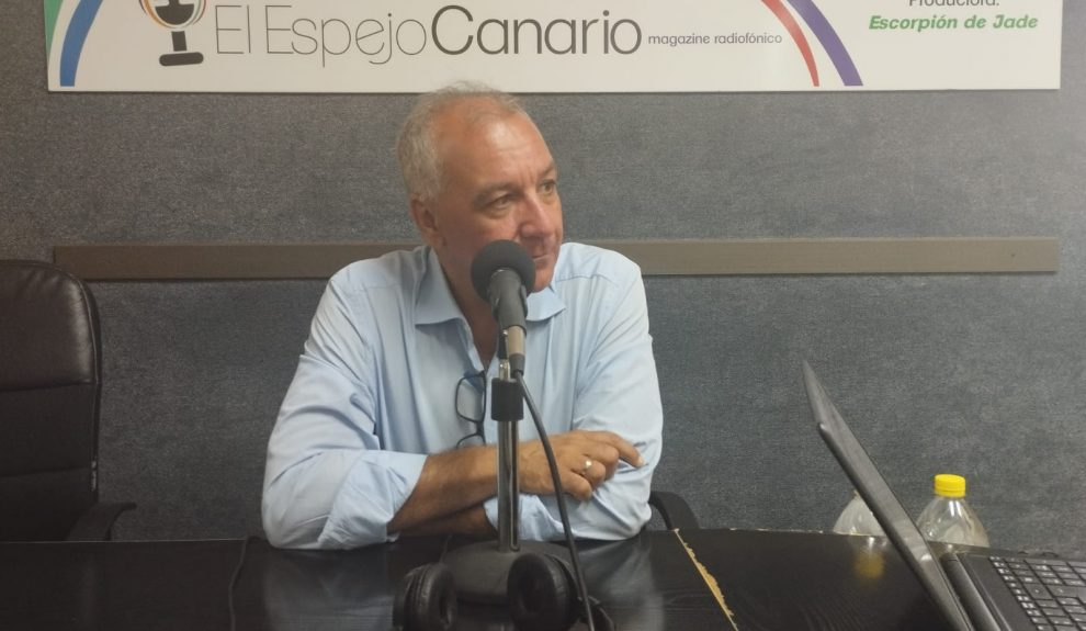 Luis Campos en los estudios de EL Espejo Canario