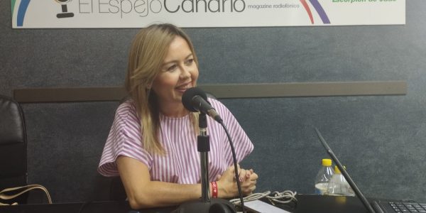 Marta Saavedra en los estudios de El Espejo Canario
