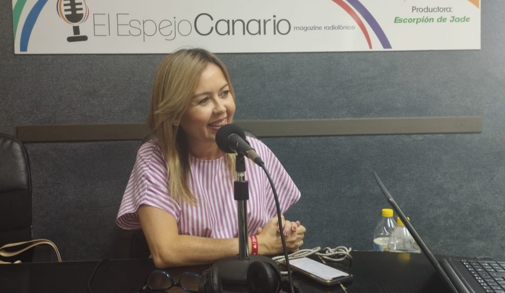 Marta Saavedra en los estudios de El Espejo Canario