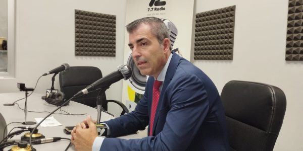 Manuel Domínguez en los estudios de El Espejo Canario