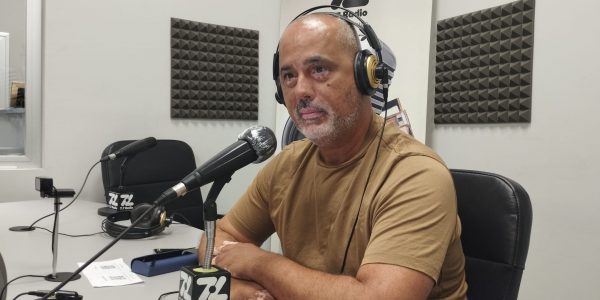 Ramón Morales en los estudios de El Espejo Canario