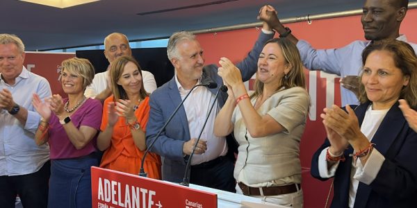 Miembros del PSOE de Canarias celebran los resultados del pasado 23 de junio
