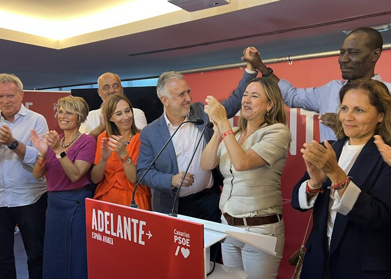 Miembros del PSOE de Canarias celebran los resultados del pasado 23 de junio
