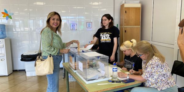 Marta Saavedra ejerciendo el derecho al voto el pasado domingo 23 de julio | Foto: PSOE