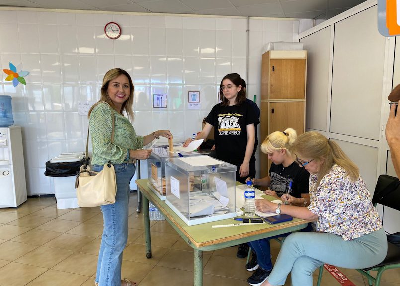 Marta Saavedra ejerciendo el derecho al voto el pasado domingo 23 de julio | Foto: PSOE