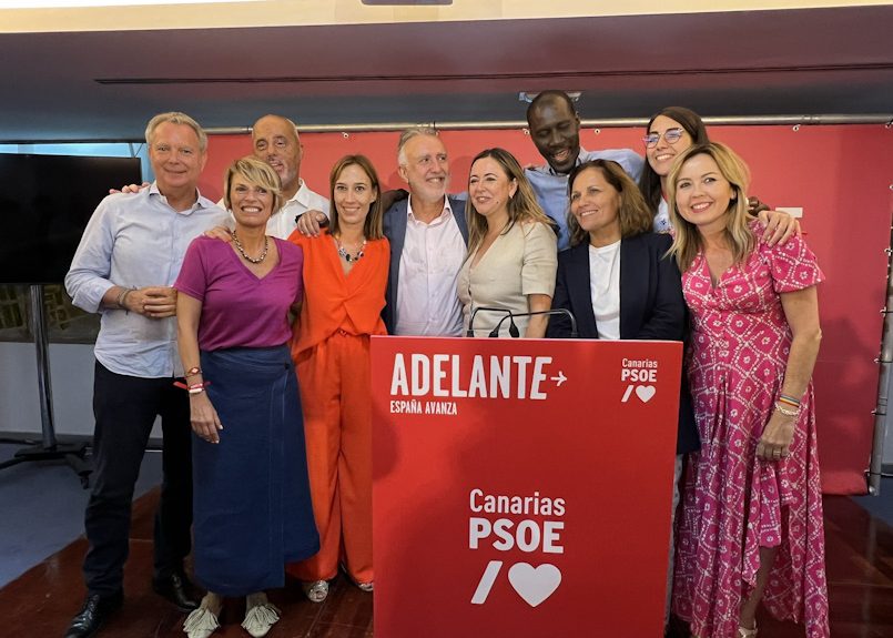 Diputadas y senadoras del PSOE celebran los resultados del pasado 23 de julio