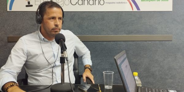 Héctor Suárez en los estudios de El Espejo Canario