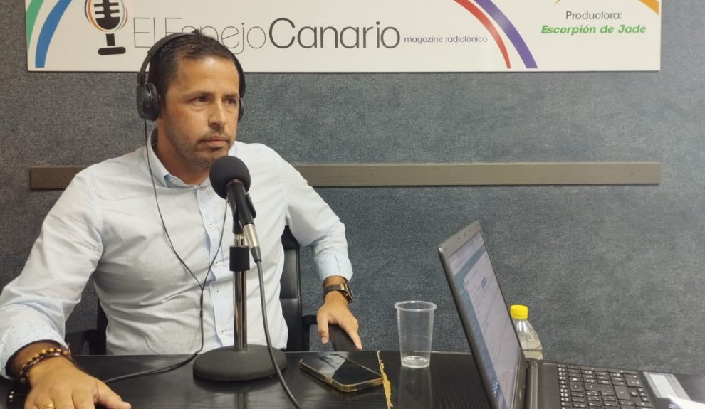 Héctor Suárez en los estudios de El Espejo Canario