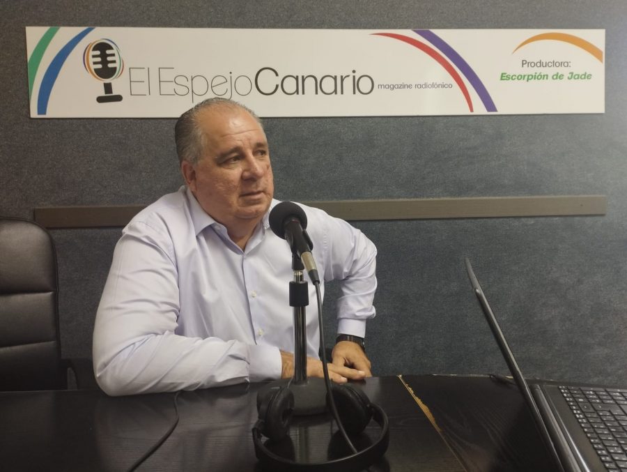 Juan Martel en los estudios de El Espejo Canario Juan Martel en los estudios de El Espejo Canario
