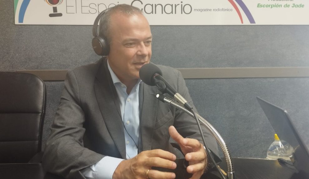 Augusto Hidalgo en los estudios de El Espejo Canario