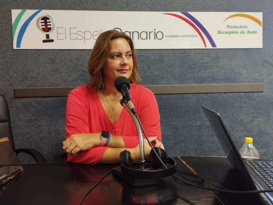 Beatriz Calzada en los estudios de El Espejo Canario Beatriz Calzada en los estudios de El Espejo Canario