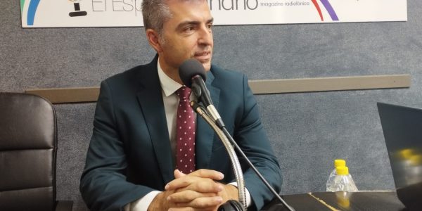 Manuel Domínguez en los estudios de El Espejo Canario