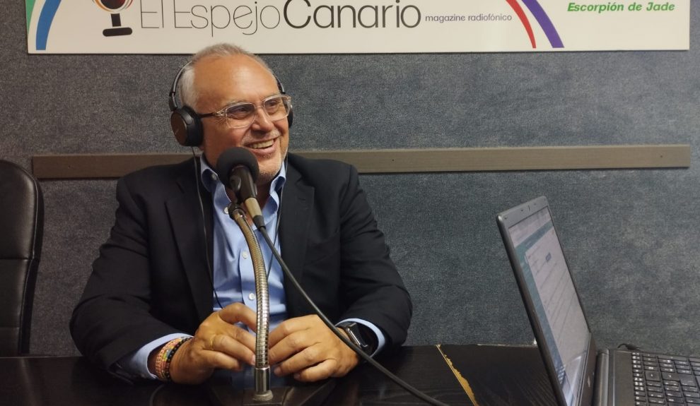 José Cristóbal García en los estudios de El Espejo Canario