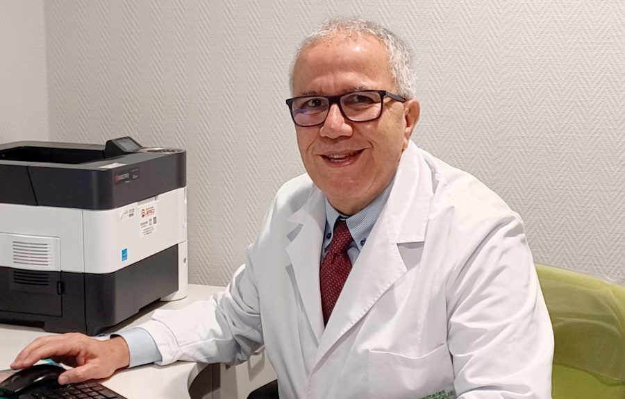 EL doctor Juan Carlos López en su consulta de Hospitales Universitarios San Roque