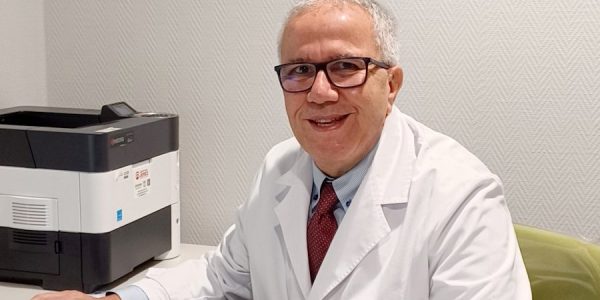 EL doctor Juan Carlos López en su consulta de Hospitales Universitarios San Roque