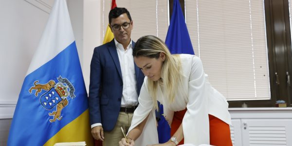 María Fer en la toma de posesión como directora generald e Transportes | Foto: Gobcan