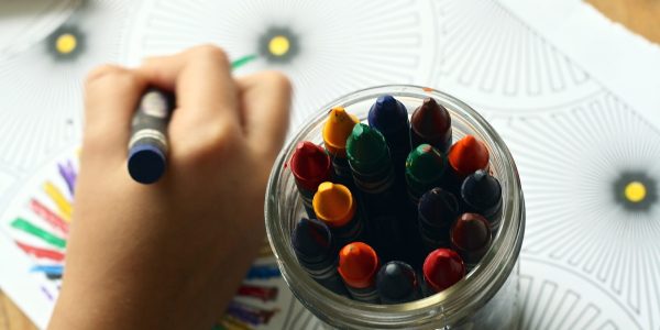 La Consejería de Educación ha decidido ubicar en la escuela privada a las 1.196 nuevas plazas de cero a tres años ante el retraso en las obras de los centros públicos | Foto: Pixabay