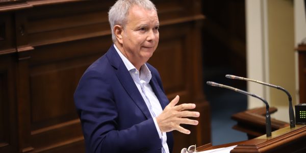 Chano Franquis en una sesión del Parlamento canario | Foto: Parcan