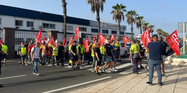 Concentración de trabajadores del transporte en Las Palmas de Gran Canaria | Foto: CCOO