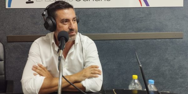 Alejandro Marichal en los estudios de El Espejo Canario