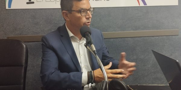 Pablo Rodríguez en los estudios de El Espejo Canario
