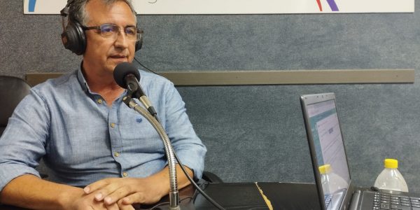Juan Francisco Artiles en los estudios de El Espejo Canario