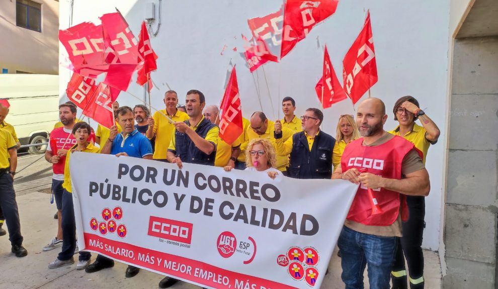 Concentración de trabajadores de Correos en Taco-Barranco Grande | Foto: CCOO