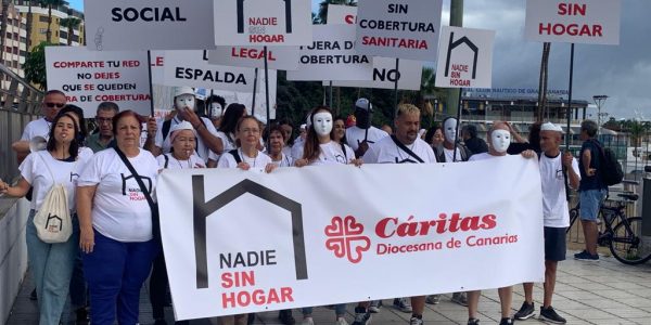 Concentración de Cáritas para denunciar la situación de las personas sin hogar