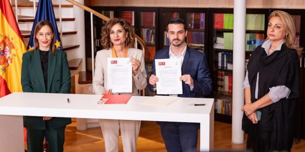 Firma del acuerdo entre el PSOE y Coalición Canaria