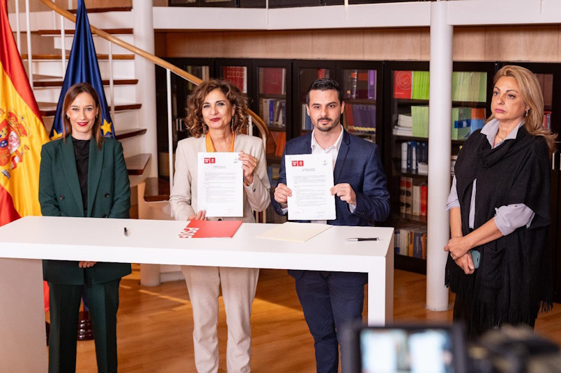 Firma del acuerdo entre el PSOE y Coalición Canaria