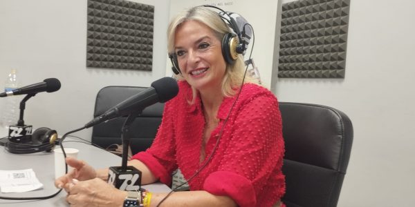 Esther Monzon en los estudios de El Espejo Canario