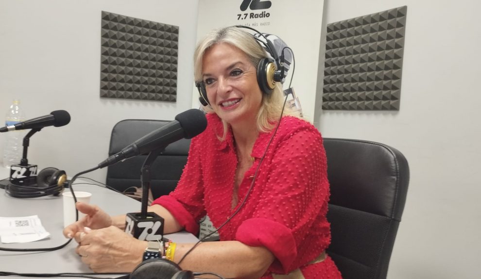 Esther Monzon en los estudios de El Espejo Canario
