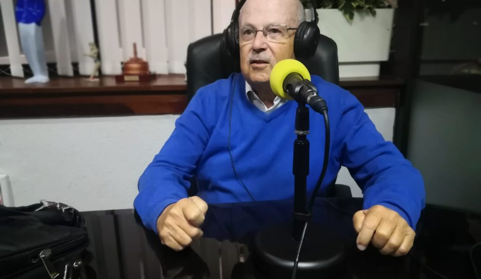 José Segura en los estudios de El Espejo Canario