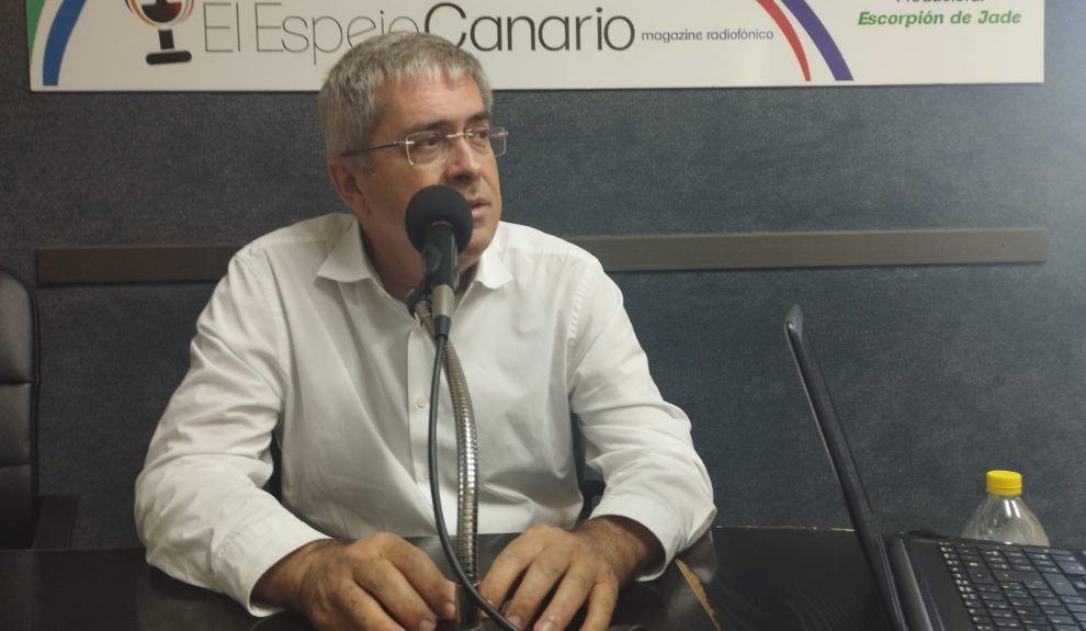Marco Aurelio Pérez en los estudios de El Espejo Canario