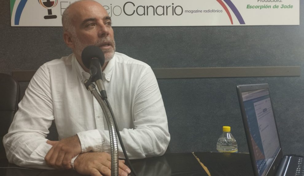 Rafael Herrera en los estudios de El Espejo Canario