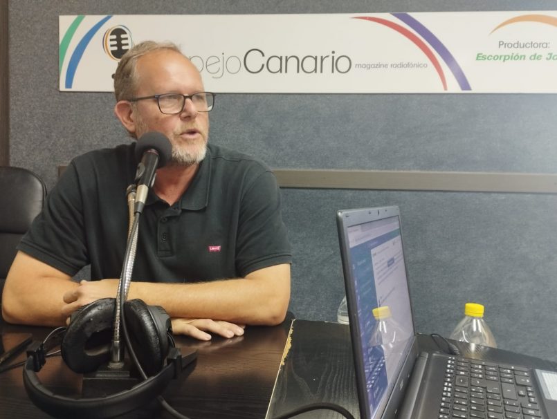 José Eduardo Ramírez en los estudios de El Espejo Canrio José Eduardo Ramírez en los estudios de El Espejo Canrio