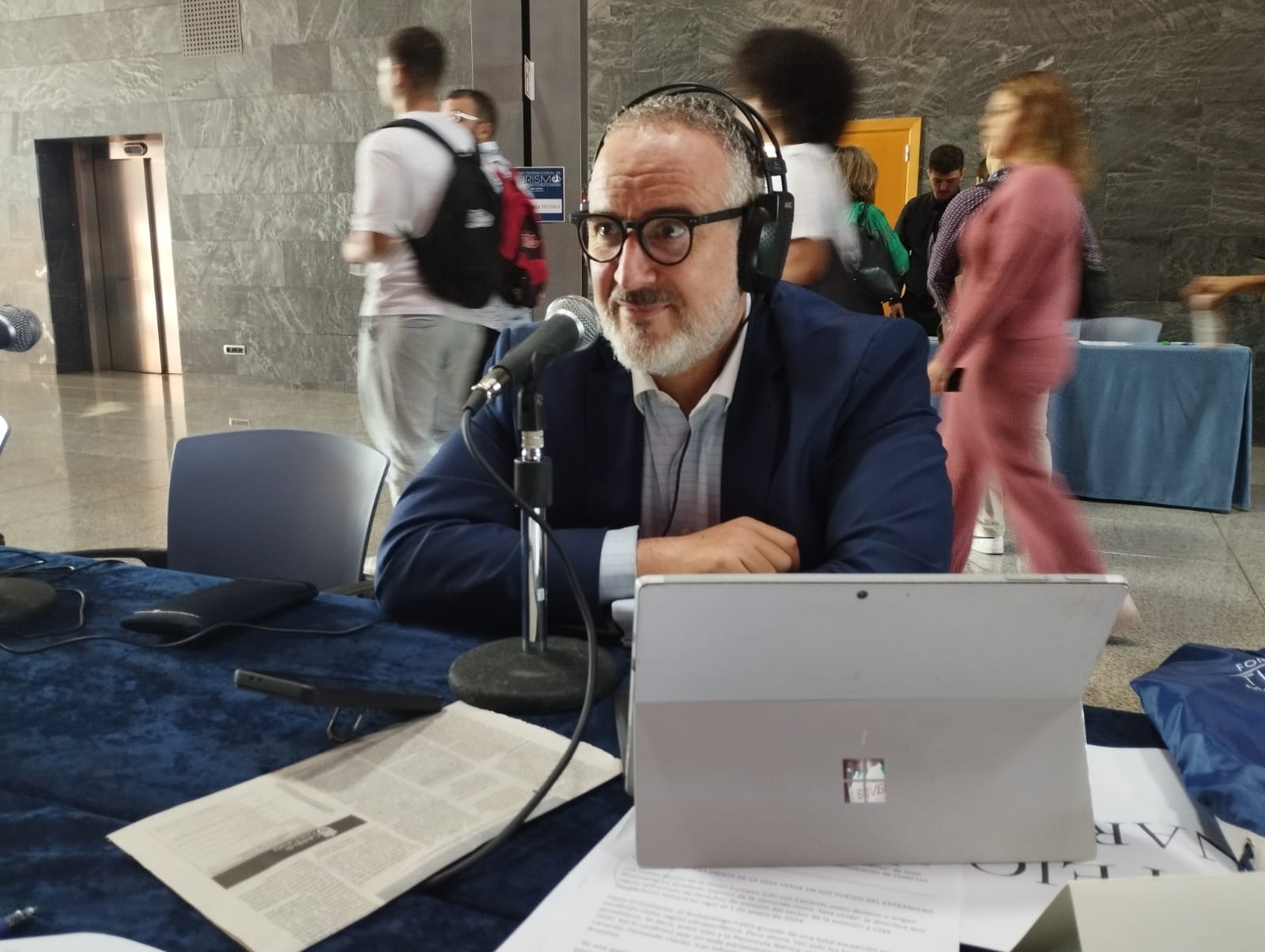 Sebastián Sansó en los estudios de El Espejo Canario en el XI Foro Internacional de Turismo Maspalomas Costa Canaria Sebastián Sansó en los estudios de El Espejo Canario en el XI Foro Internacional de Turismo Maspalomas Costa Canaria
