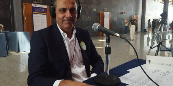 Jacques Bulchand Gidumal en los estudios de El Espejo Canario en el XI Foro Internacional de Turismo Maspalomas Costa Canaria