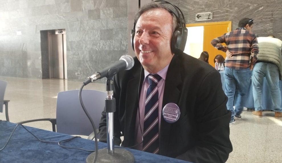 Juan Manuel Benítez en los estudios de El Espejo Canario en el XI Foro Internacional de Turismo Maspalomas Costa Canaria