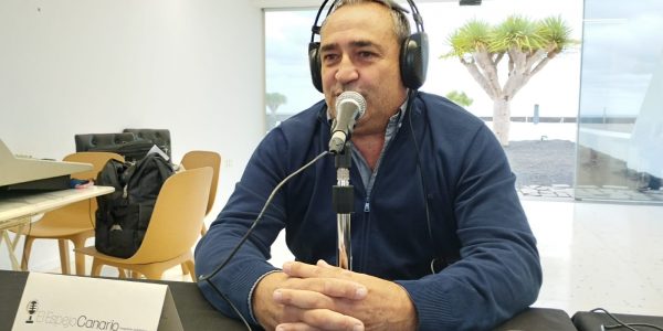 Ángel Vázquez en el estudio de El Espejo Canario en los Centros de Arte, Cultura y Turismo de Lanzarote
