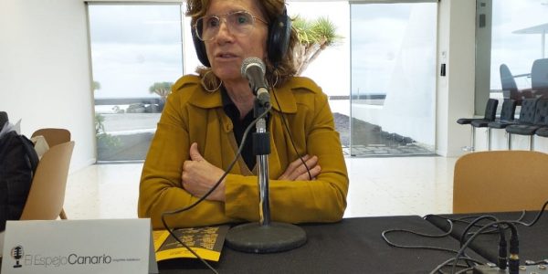 María José Alcántara en el estudio de El Espejo Canario en los Centros de Arte, Cultura y Turismo de Lanzarote