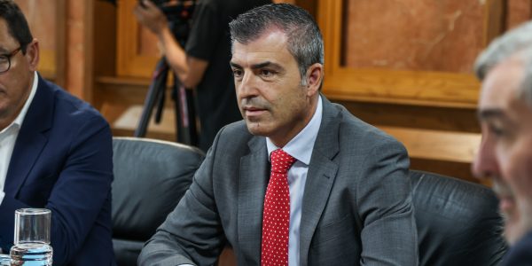 Manuel Domínguez en una reunión del consejo de gobierno | Foto: Gobierno de Canarias