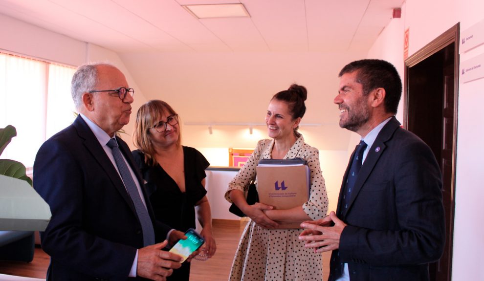 El presidente Casimiro Curbelo, la consejera Elena García, la vicerrectora Isabel León y el rector Francisco García. | Foto: ULL