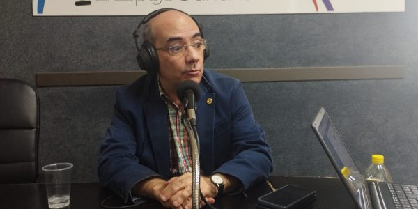 Roberto Moreno en los estudios de El Espejo Canario