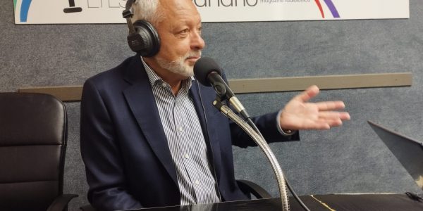 Javier Puga en los estudios de El Espejo Canario