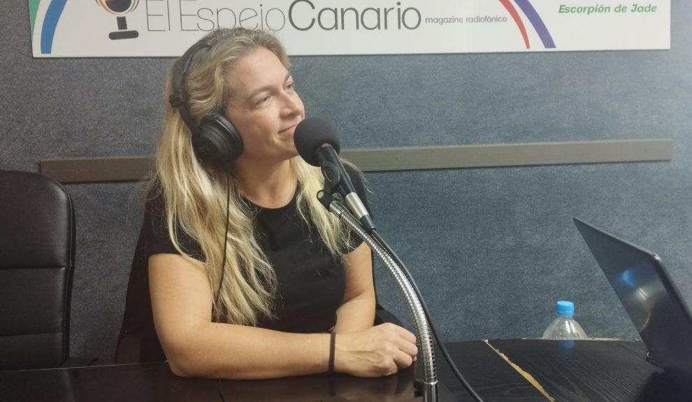 Raquel Malo en los estudios de El Espejo Canario